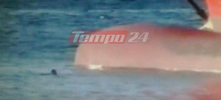 Ανεξέλεγκτη κατάσταση στην Πάτρα: Μετανάστες προσπαθούν να ανέβουν στα πλοία για Ιταλία από τις άγκυρες (βίντεο)